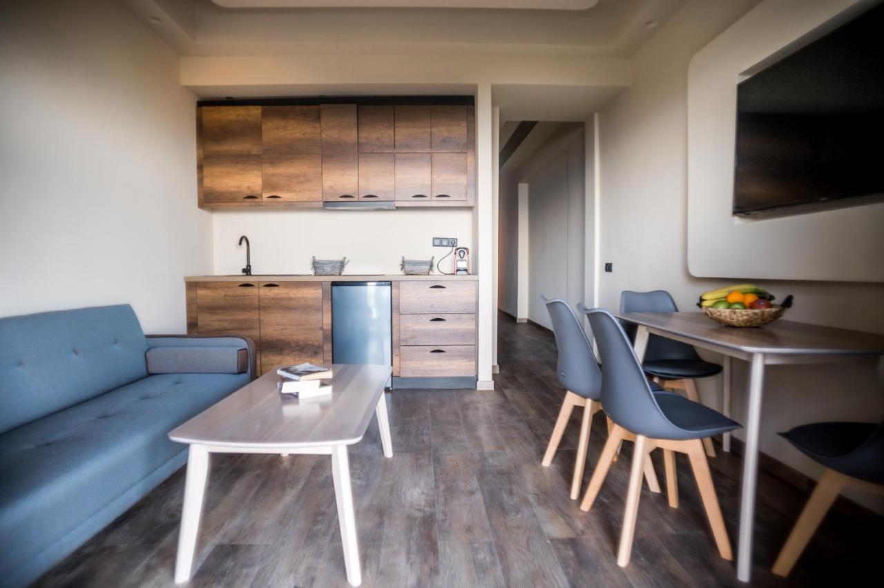 Seven Keys Luxury Suites Achílleion エクステリア 写真