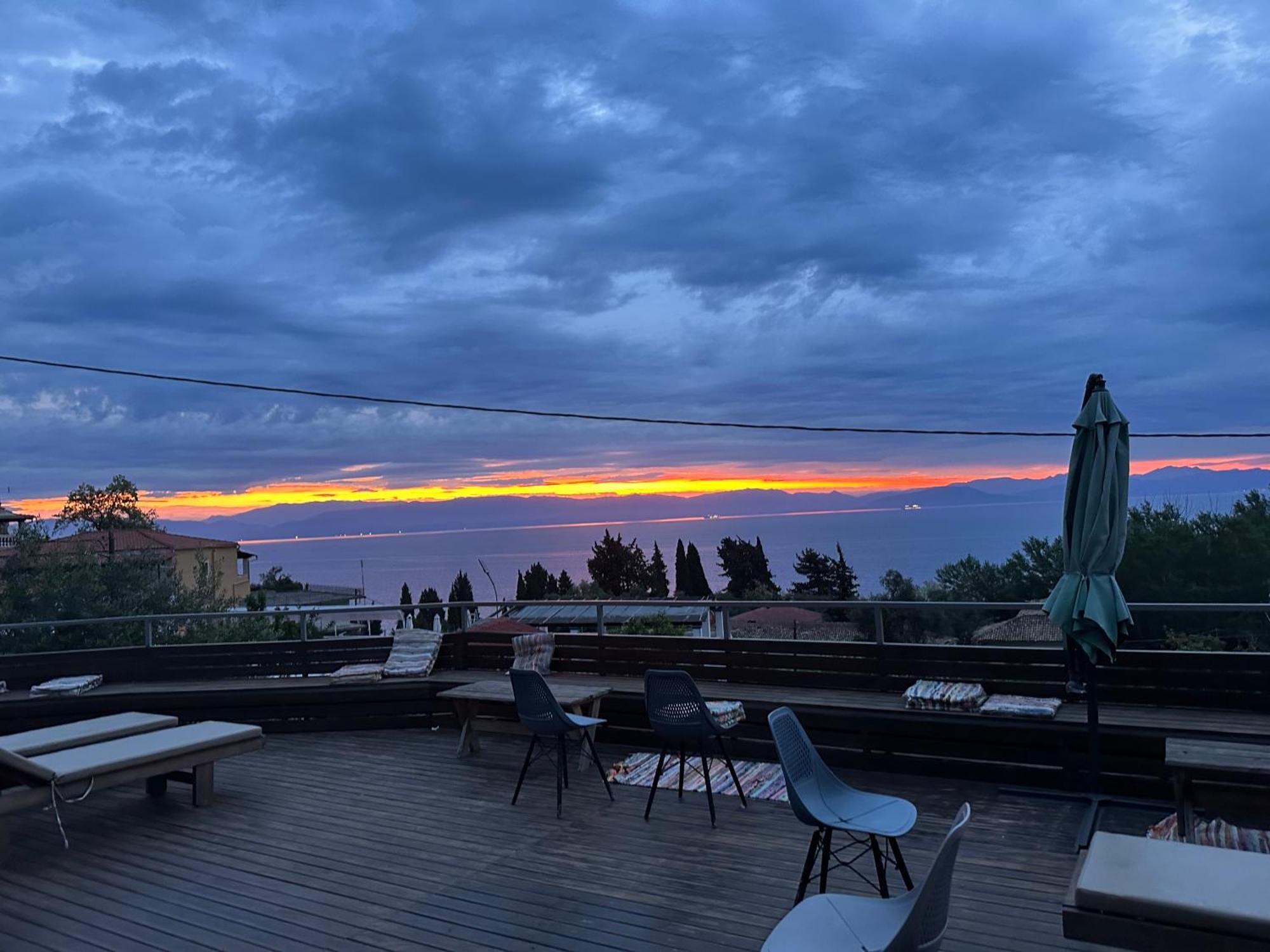 Seven Keys Luxury Suites Achílleion エクステリア 写真